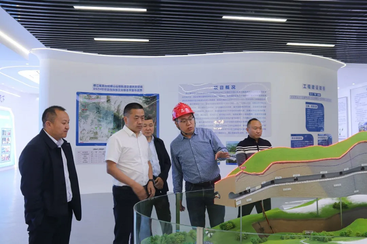 �Ĵ�pg�齫����app������ίίԱ��pg�齫����app�������ŵ�ί��ǡ����³��ź���һ�и�������Ŀ�ۺϱ꿪չ�������