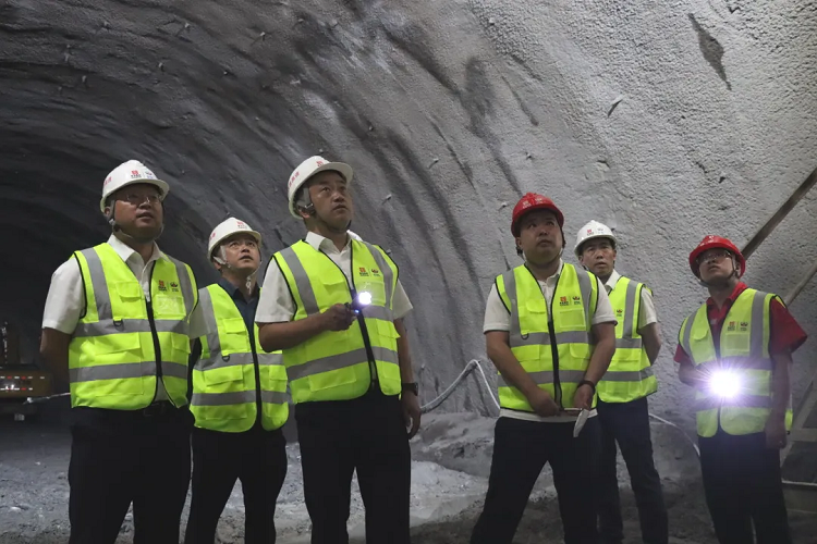 �Ĵ�pg�齫����app������ίίԱ��pg�齫����app�������ŵ�ί��ǡ����³��ź������������ZCB3��Ŀ���ָ�����鲢��չ������������ο���˶�